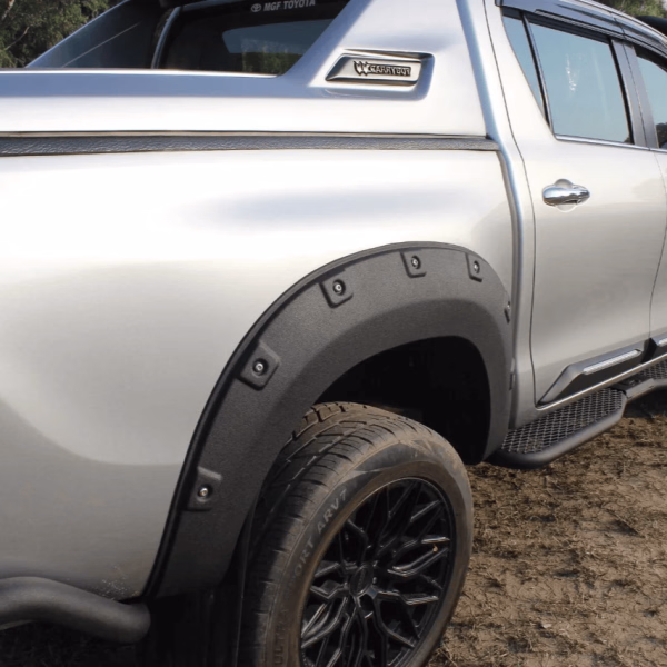 Toyota Hilux – Fender Flares Rivit