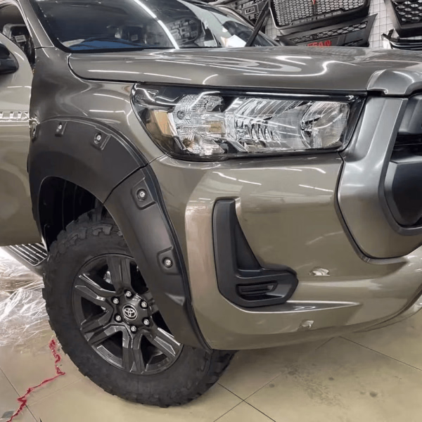 Toyota Hilux – Fender Flares Rivit
