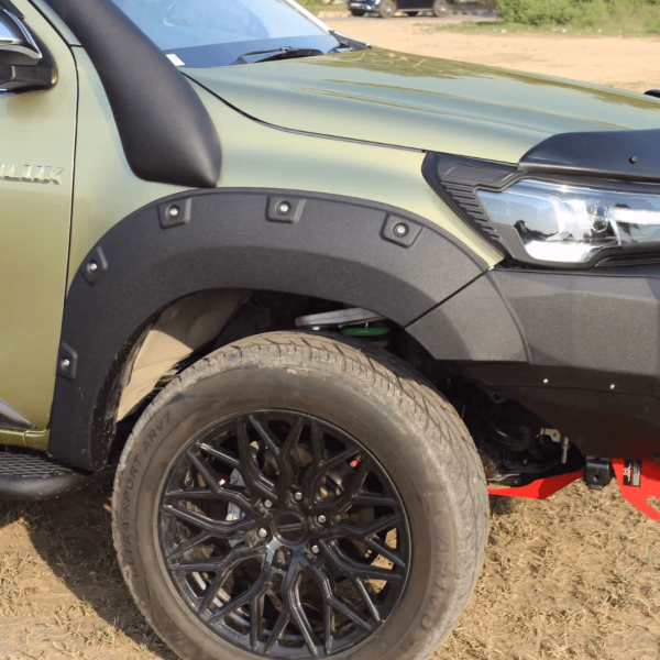 Toyota Hilux – Fender Flares Rivit